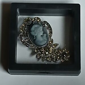 Victorian-Inspired Black and Gold Cameo Pendant Brooch